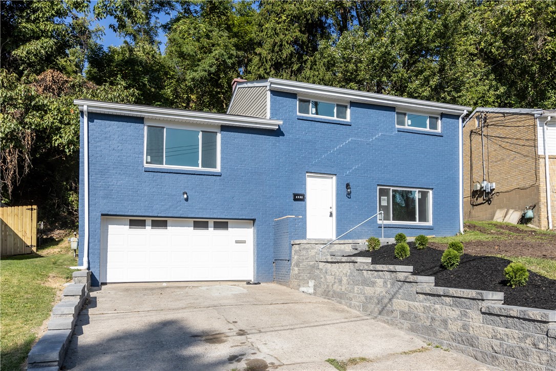 Robinia Dr, Pittsburgh, PA 15221
