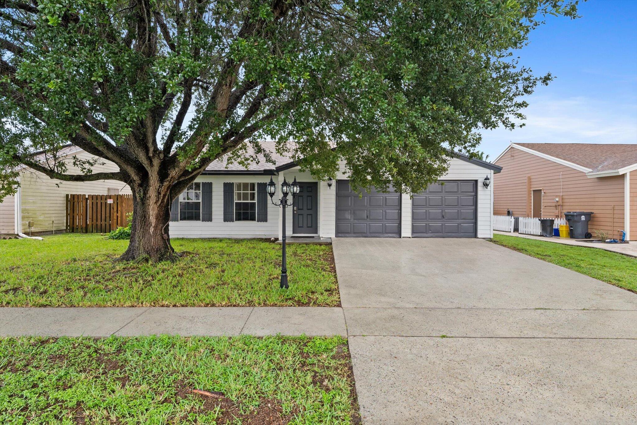 Canal Dr, Lake Worth, FL 33467