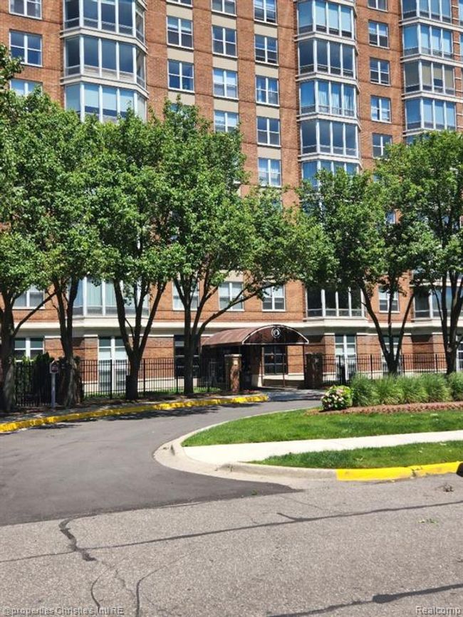 1205 250 E Harbortown Drive, Sold in Detroit Zoocasa