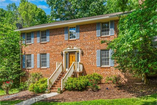 101 Byrnwood Dr, Jamestown, NC, 27282-9568 | Card Image