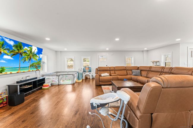 183 Bailey St, House other with 3 bedrooms, 3 bathrooms and 8 parking in Glastonbury CT | Image 19