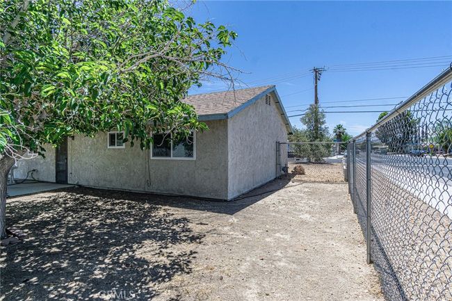 15660 Yates Rd, House other with 3 bedrooms, 2 bathrooms and 2 parking in Victorville CA | Image 29