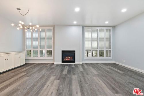 107-927 N Kings Rd, West Hollywood, CA, 90048-2617 | Card Image