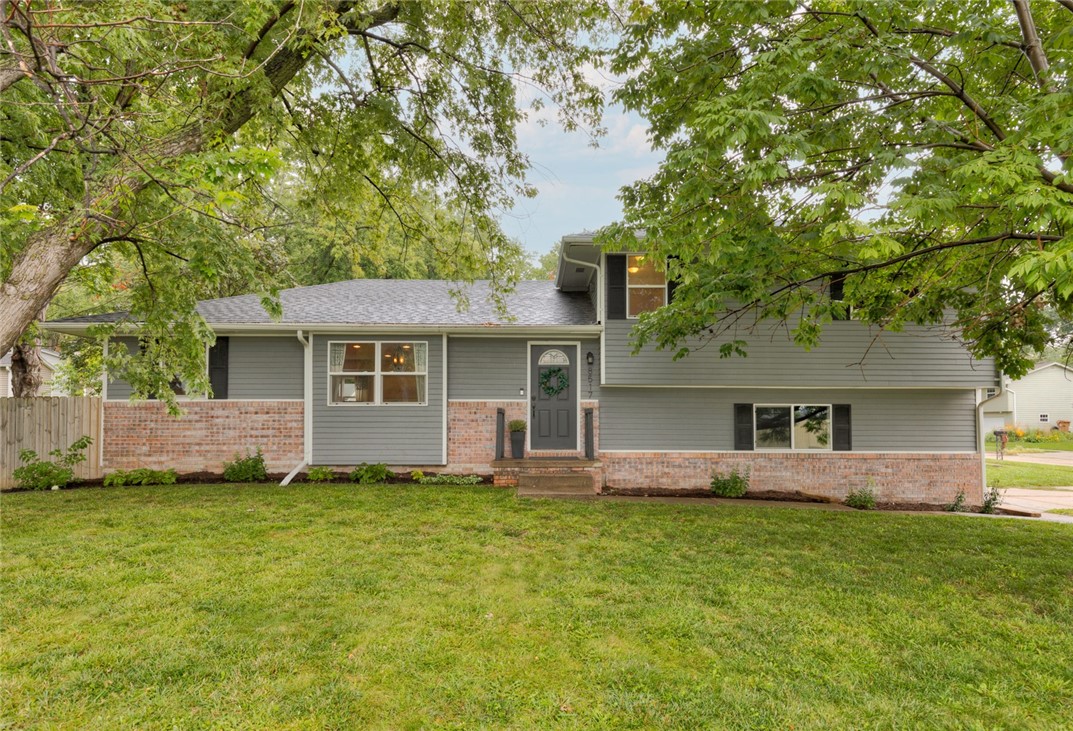 Ridgemont Dr, Urbandale, IA 50322