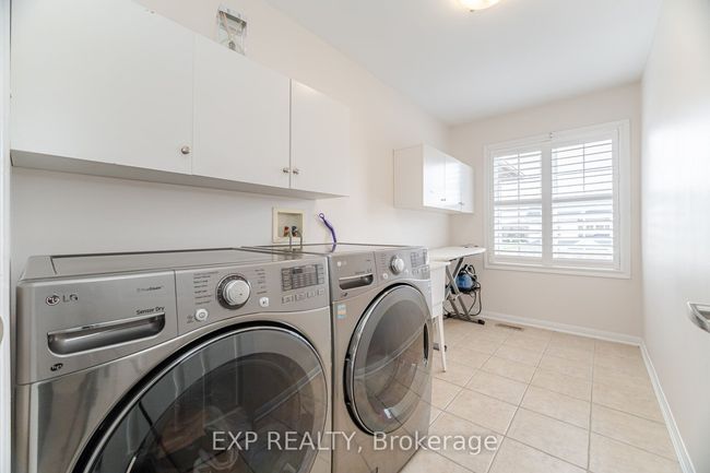 810 Cousens Terr, House other with 5 bedrooms, 3 bathrooms and 2 parking in Milton ON | Image 45