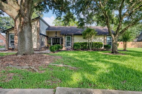54 Royal Oak Cir, Lake Jackson, TX, 77566-4338 | Card Image