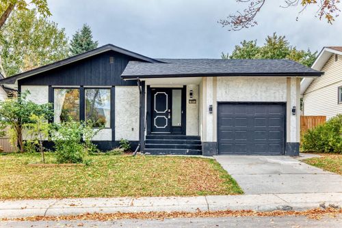 135 Whiteview Close Ne, Calgary, AB, T1Y1R1 | Card Image