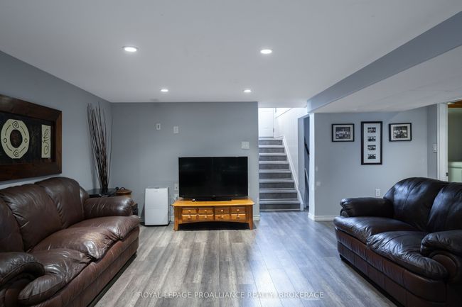70 Briscoe St, House other with 4 bedrooms, 2 bathrooms and 4 parking in Amherstview ON | Image 25