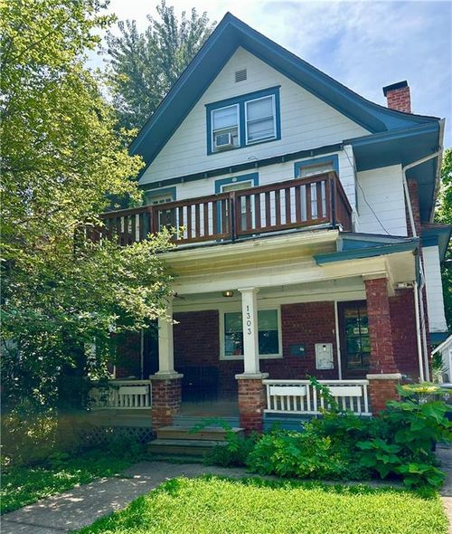 1303 W 40th St, Kansas City, MO, 64111-4122 | Card Image