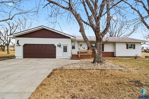 204 N Pleasant St, Howard, SD, 57349-8807 | Card Image