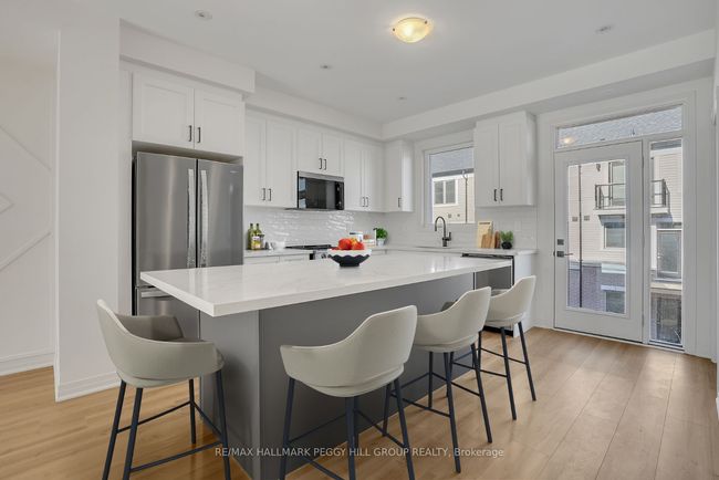 32 Brandon Crescent, House attached with 3 bedrooms, 3 bathrooms and 1 parking in New Tecumseth ON | Image 4