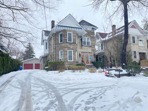 24 Queen Street, Halton Hills, ON, L7G2E4 | Card Image