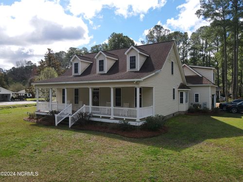 402 Confederate St, Windsor, NC, 27983-2027 | Card Image