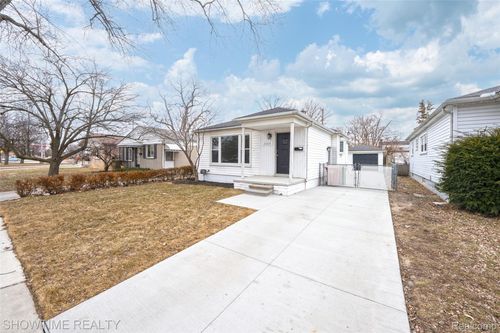 22620 Raven Ave, Eastpointe, MI, 48021-2688 | Card Image