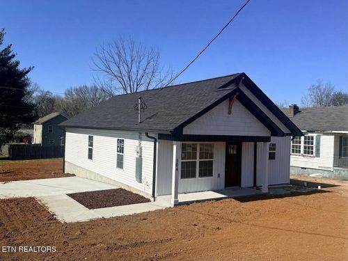 104 Roosevelt St, Alcoa, TN, 37701-2738 | Card Image