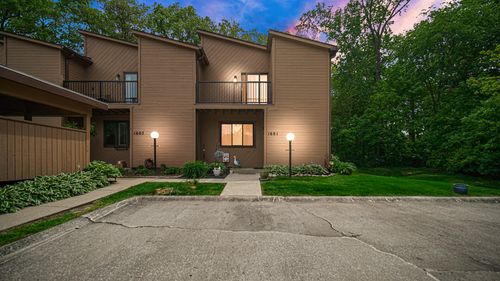 17-1601 Earthstone Dr, Valparaiso, IN, 46383-3759 | Card Image