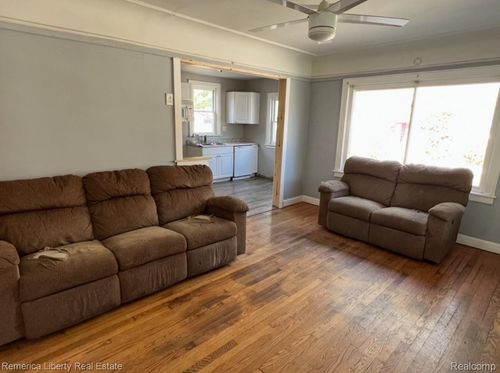 1147 Harrison St, Garden City, MI, 48135-3030 | Card Image