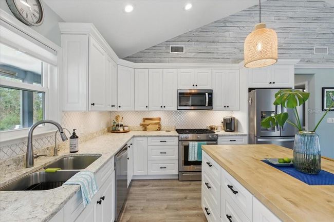 15250 Sw 100 Th Pl, House other with 2 bedrooms, 2 bathrooms and null parking in Cedar Key FL | Image 15