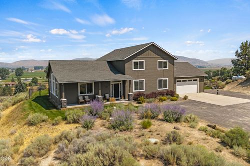 9582 Hill Rd, Klamath Falls, OR, 97603-9729 | Card Image