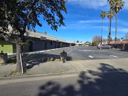 j-75 W March Ln, Stockton, CA, 95207-5729 | Card Image