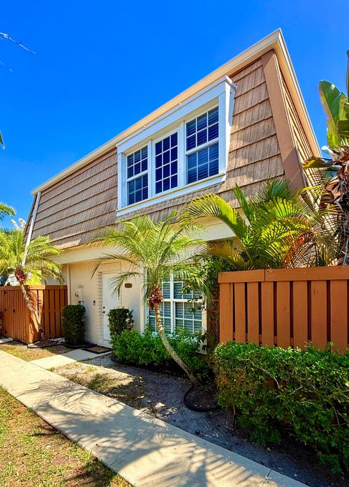 11584 Winchester Dr, Palm Beach Gardens, FL, 33410-2648 | Card Image