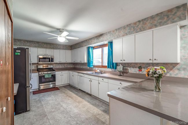 24593 Redwing Dr, House other with 4 bedrooms, 3 bathrooms and null parking in Novi MI | Image 14