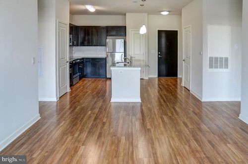 apt-409-401 Race St, PHILADELPHIA, PA, 19106-1028 | Card Image