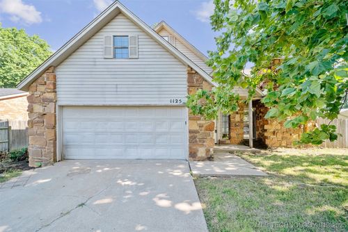 1125 E 137th Pl, Glenpool, OK, 74033-3213 | Card Image