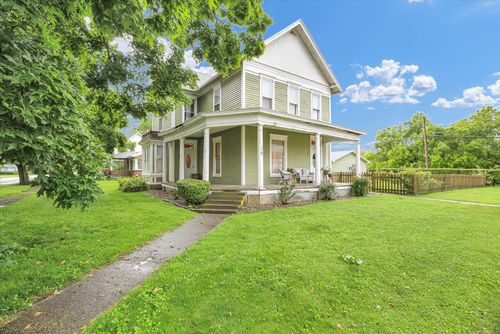 201 W Yates St, Newman, IL, 61942-9444 | Card Image