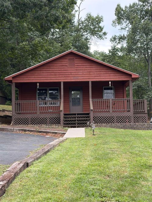 1112 Reservoir St, Waynesboro, VA, 22980-4121 | Card Image