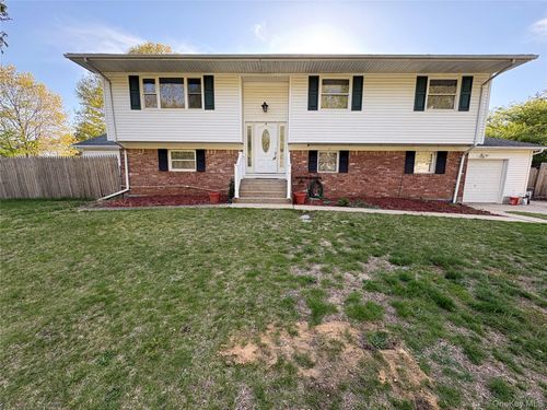 16 Linden St, Coram, NY, 11727-1112 | Card Image