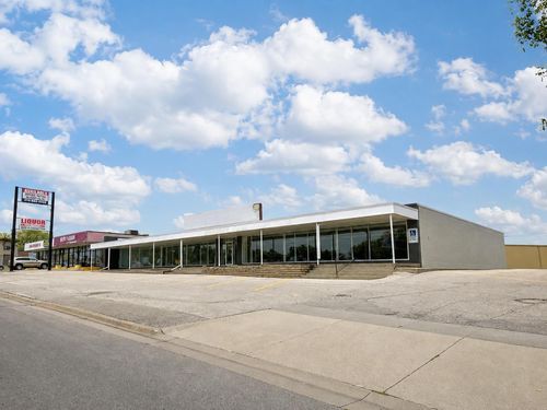 2830 University Ave, Waterloo, IA, 50701-3355 | Card Image
