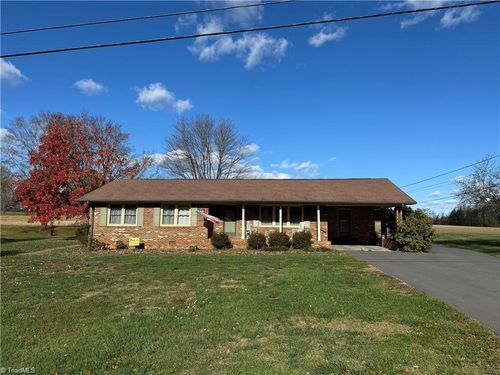 215 Freeman St, Dobson, NC, 27017-8819 | Card Image