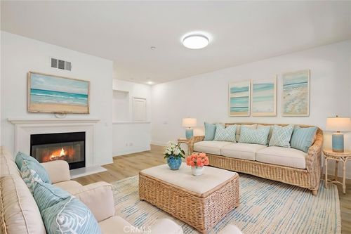 211 Groveland, Irvine, CA, 92620-2826 | Card Image