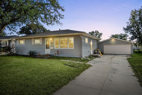 1213 Raney St, Hiawatha, IA, 52233 | Card Image