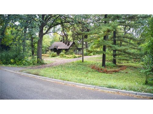 11300 Park Ridge Dr W, Minnetonka, MN, 55305-2550 | Card Image