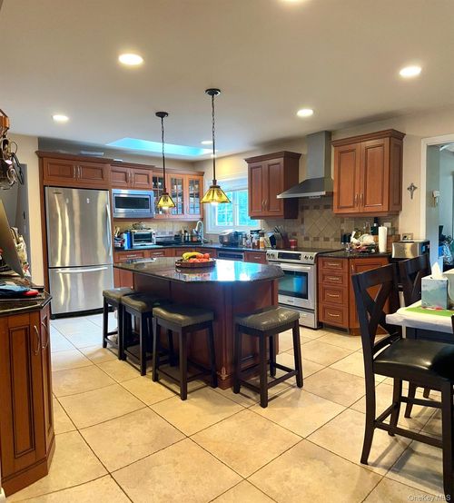 921 Wellington Rd, Westbury, NY, 11590-5837 | Card Image