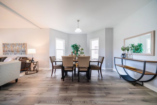 4749 Epworth Cir, House other with 4 bedrooms, 3 bathrooms and 4 parking in Niagara Falls ON | Image 11
