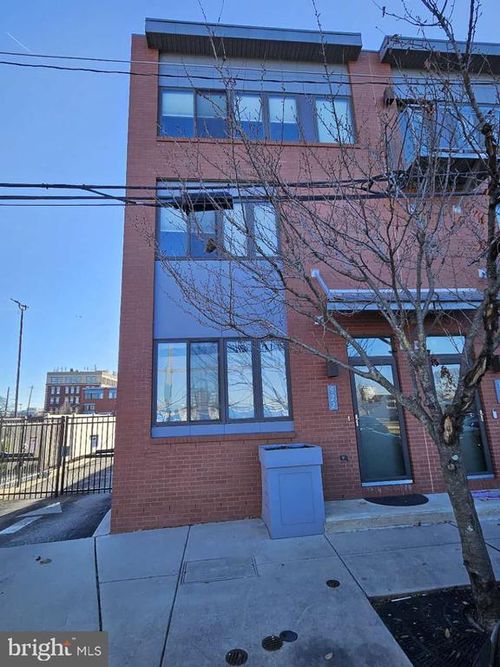 922 Wallace St, PHILADELPHIA, PA, 19123-2632 | Card Image