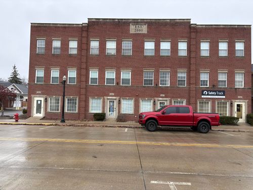 227 Main St, Belleville, MI, 48111-2643 | Card Image