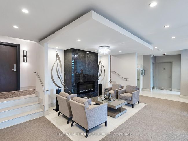 507 - 340 Watson St W, Condo with 1 bedrooms, 1 bathrooms and 1 parking in Whitby ON | Image 4