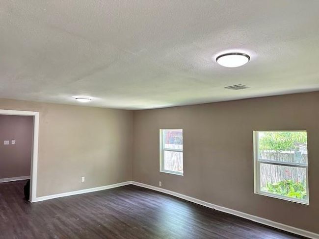 Living Area | Image 6