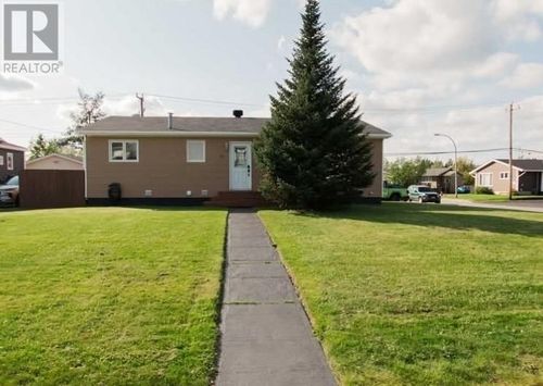 717 Tamarack Dr, Labrador City, NL, A2V2M2 | Card Image