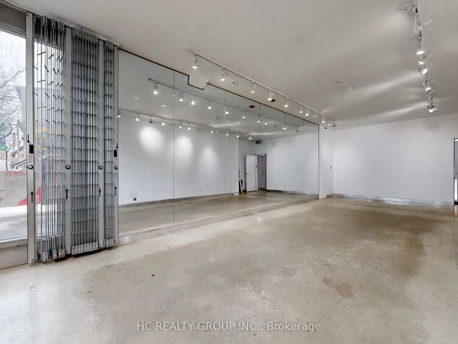 899 Dundas St W, Home with 0 bedrooms, 1 bathrooms and null parking in Toronto ON | Image 6