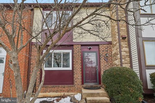 702 Giles Pl, Sterling, VA, 20164-1439 | Card Image