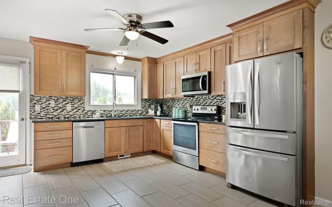 HUGE KITCHEN | Image 6