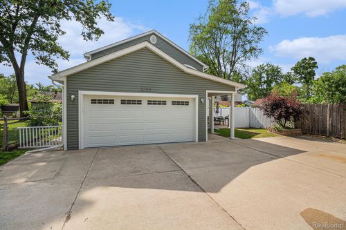 3280 Chambourne St, Commerce Twp, MI, 48382-4608 | Card Image