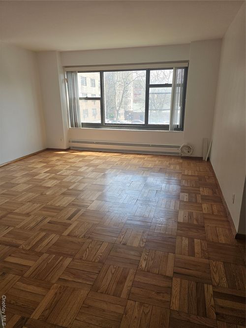 apt-3b-21 34th Ave, Astoria, NY, 11106-4329 | Card Image