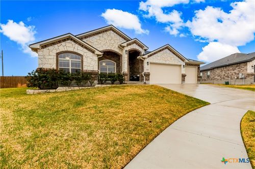 9000 Grand Oaks Ln, Killeen, TX, 76542-6692 | Card Image