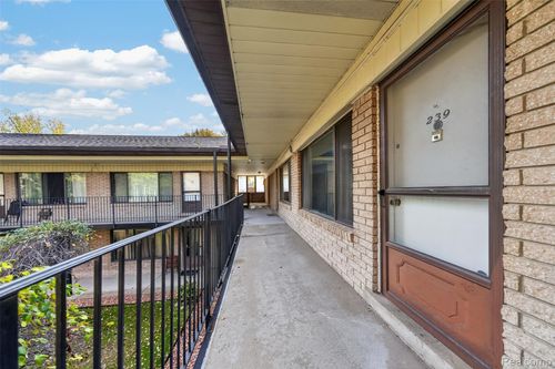 239-995 N Cass Lake Road, Waterford Charter Township, MI, 48328 | Card Image
